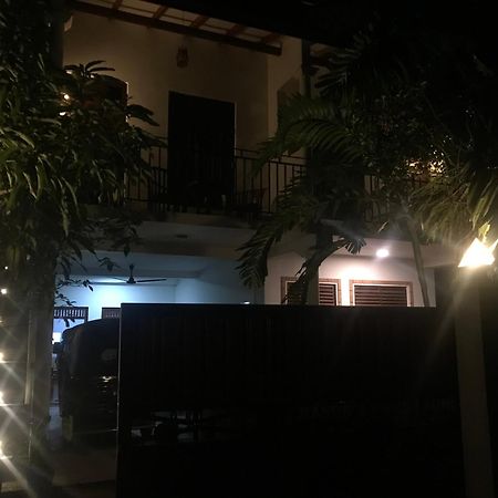 Flip Flop Inn Mirissa Esterno foto
