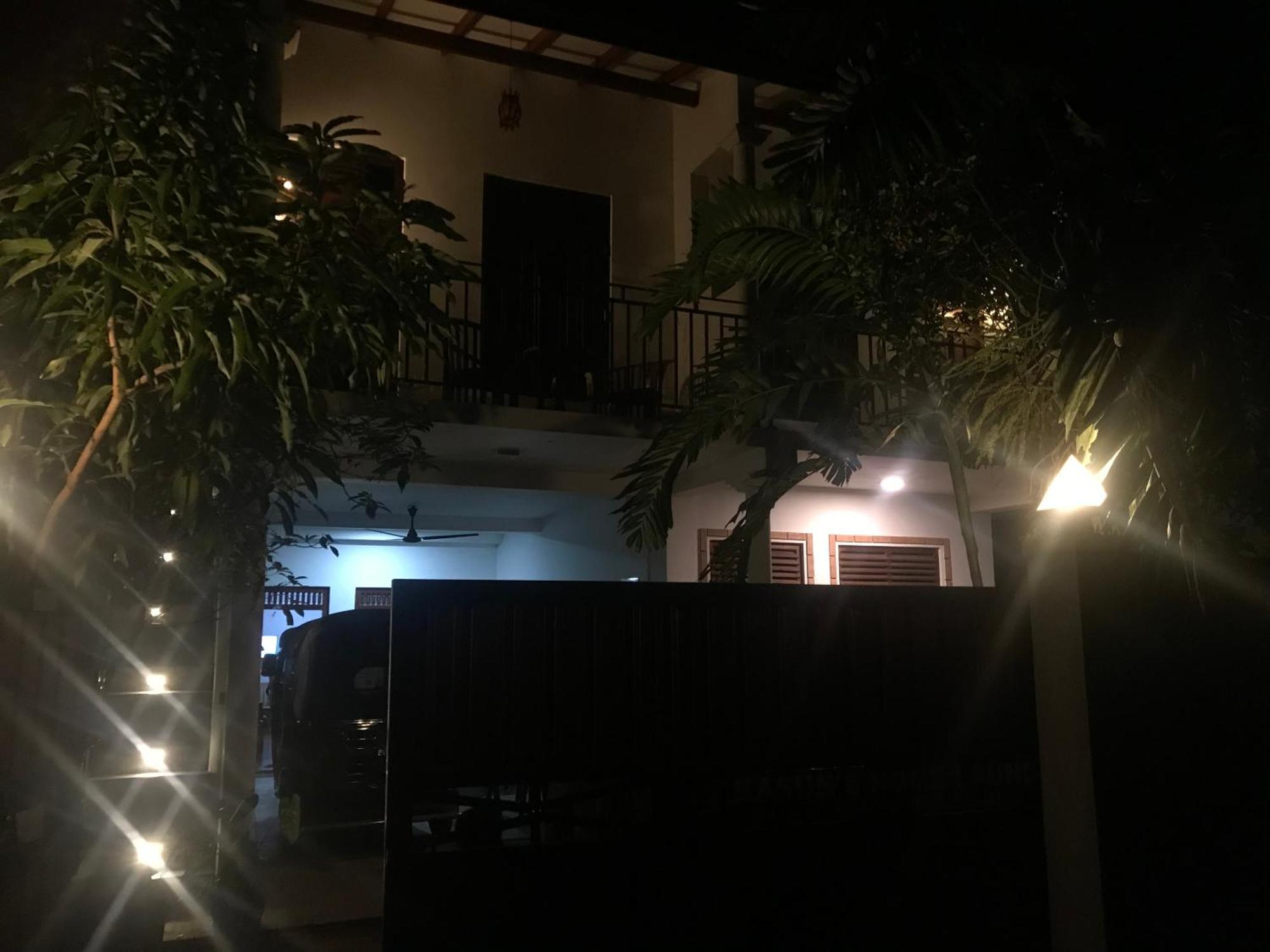 Flip Flop Inn Mirissa Esterno foto